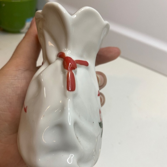 Vintage Lefton Hand Painted Christmas Holly Vases 03728 Bag Shaped 4 Inch Tall - Picture 5 of 9